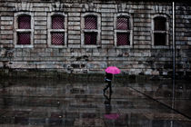 The pink umbrella von Jorge Maia