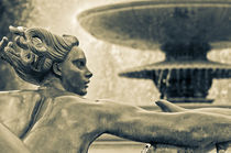  London, Trafalgar Square, fountain by Alan Copson