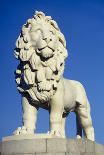 London, South Bank/County Hall Lion by Alan Copson