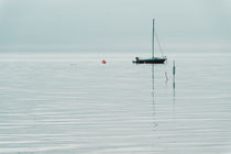 Boot auf der Nordsee quer by Michael Schickert