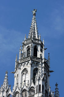Turmspitze mit Münchner Kindl am Münchner Rathaus  von lizcollet