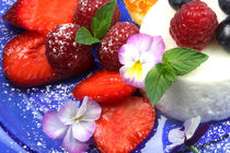 Fresh with Yoghurt and Berries von lizcollet