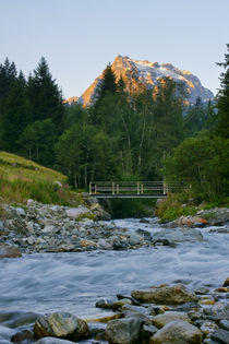 Flusslandschaft in den Bergen