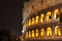 Colosseo con luna by Dan Kollmann