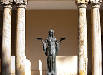 Statue at a Cemetery von safaribears