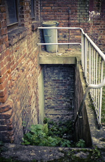 Tonne mit Treppe von Mandy Tabatt