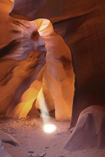 Beam im Lower Antelope Canyon von Rainer Grosskopf