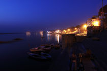 Ghats of Varanasi in Morning Blue Hour-India von Soumen Nath