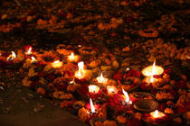 Lamps in the Ganges-1  Varanasi,India von Soumen Nath