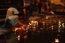Lamps in the Ganges-6  Varanasi,India von Soumen Nath