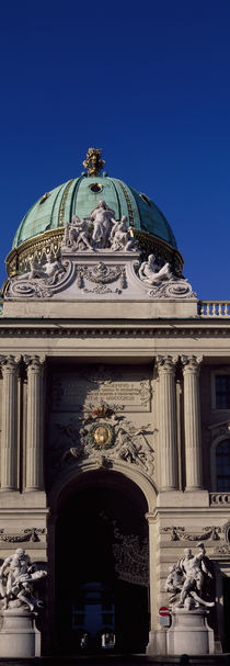 Entrance of a palace, The Hofburg Complex, Heldenplatz, Vienna, Austria von Panoramic Images