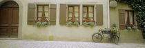 Bicycle outside a house, Rothenburg Ob Der Tauber, Bavaria, Germany von Panoramic Images