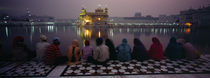 Group of people at a temple, Golden Temple, Amritsar, Punjab, India von Panoramic Images
