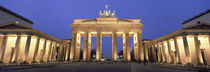 Low angle view of a gate lit up at dusk, Brandenburg Gate, Berlin, Germany von Panoramic Images