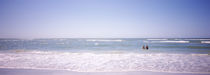 Couple standing in water on the beach, Gulf of Mexico, Florida, USA von Panoramic Images