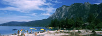 Tourists at the lakeside, Lake Attersee, Salzkammergut, Upper Austria, Austria von Panoramic Images