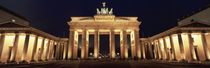 Low angle view of a gate lit up at night, Brandenburg Gate, Berlin, Germany von Panoramic Images