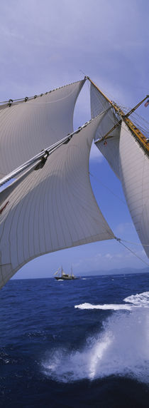 Low angle view of a sailboat's mast von Panoramic Images