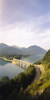 Bridge across a lake, Sylvenstein Lake, Bavaria, Germany von Panoramic Images