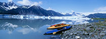 USA, Alaska, Kayaks by the side of a river von Panoramic Images