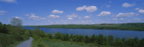 Road near a lake, Owasco Lake, Finger Lakes Region, New York State, USA von Panoramic Images