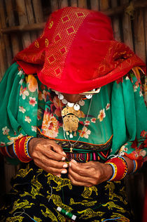 Kuna Woman Weaving von Christian Archibold