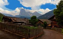 Bauernhäuser in den Dolomiten by Wolfgang Dufner