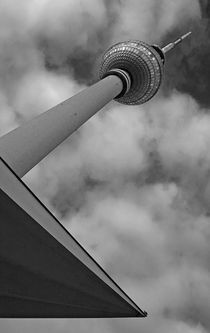 Fernsehturm im rechten Winkel von Peggy Graßler