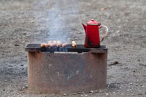  Steaming Sausages and Coffee On the Grill von Louise Heusinkveld