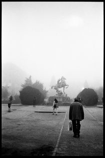 Statue in the morning fog. Madrid, 2011 von Maria Luros