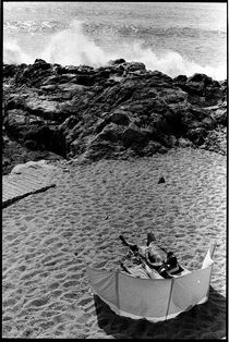 Sunbathe by the Atlantic Ocean. Oporto, 2011 von Maria Luros