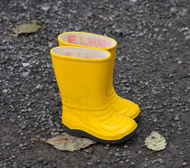 Yellow wellies.  von Louise Heusinkveld