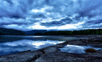 Luksefjell at Night by Amos Edana