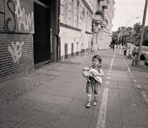 Young girl with baby: Berlin von Ron Greer