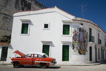 Broken Vintage Cuban taxi by Olivier Heimana