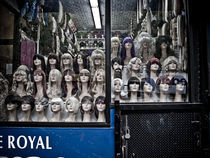 WIG SHOP von Darren Martin