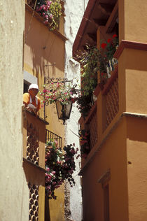 Alley of the Kiss Guanajuato von John Mitchell