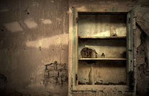 Abandoned kitchen cabinet by RicardMN Photography