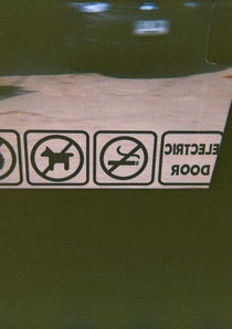 no dog, no smoking. von Nara Thada