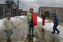 Playing kids in Transsylvanian snow by Peter van Beek