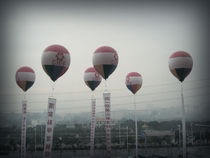 Luftballons im China by Kristjan Karlsson