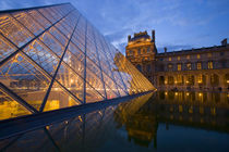 The Louvre at twilight von Danita Delimont