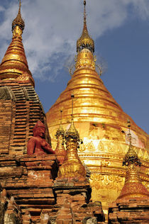 The Dhamma Yazaka Zedi temple at Bagan von Danita Delimont