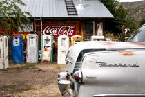 Vintage car and gasoline pumps von Danita Delimont