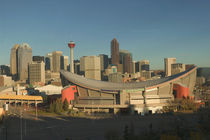 Calgary: City Skyline from Ramsay Area / Morning with Saddledome von Danita Delimont