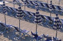 Blue beach chairs von Danita Delimont