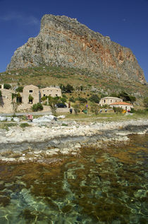 The Rock of Monemvasia set against the clear Aegean Sea von Danita Delimont