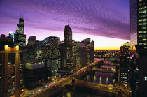 Chicago skyline and river looking west at sunset von Danita Delimont