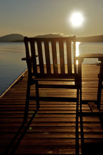 A chair with a view of Moosehead Lake in the early morning von Danita Delimont