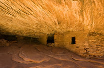 Sandstone House of Fire ceiling layers in ancient Anasazi Indian ruins mimic flames von Danita Delimont